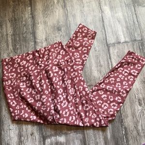 Sage Leopard print yoga pants | M